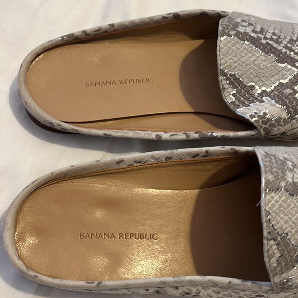 Banana Republic Gray Silver Python Print Mules 10 - image 5